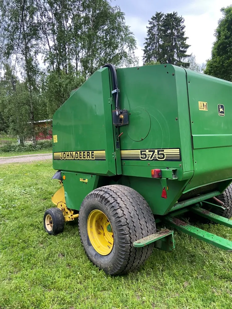 Pyöröpaalain John Deere 575, katso video! / Asiakkaan lukuun!