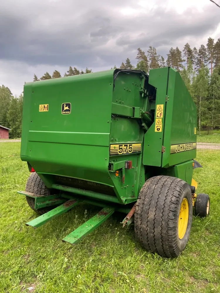 Pyöröpaalain John Deere 575, katso video! / Asiakkaan lukuun!