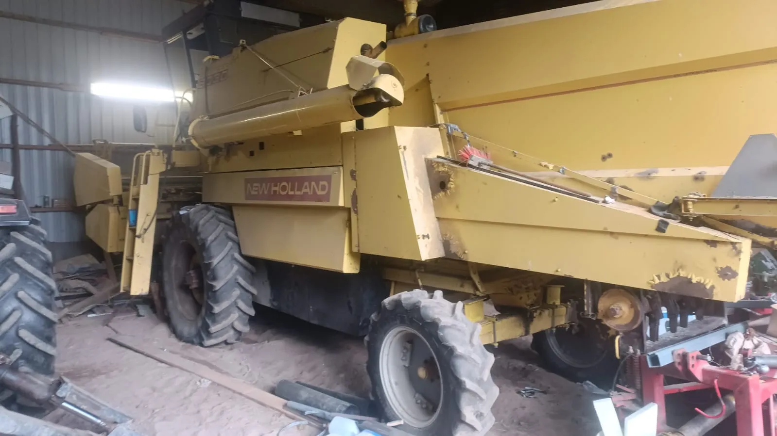 New Holland 8030 leikkuupuimuri / Isot renkaat / Asiakkaan lukuun!