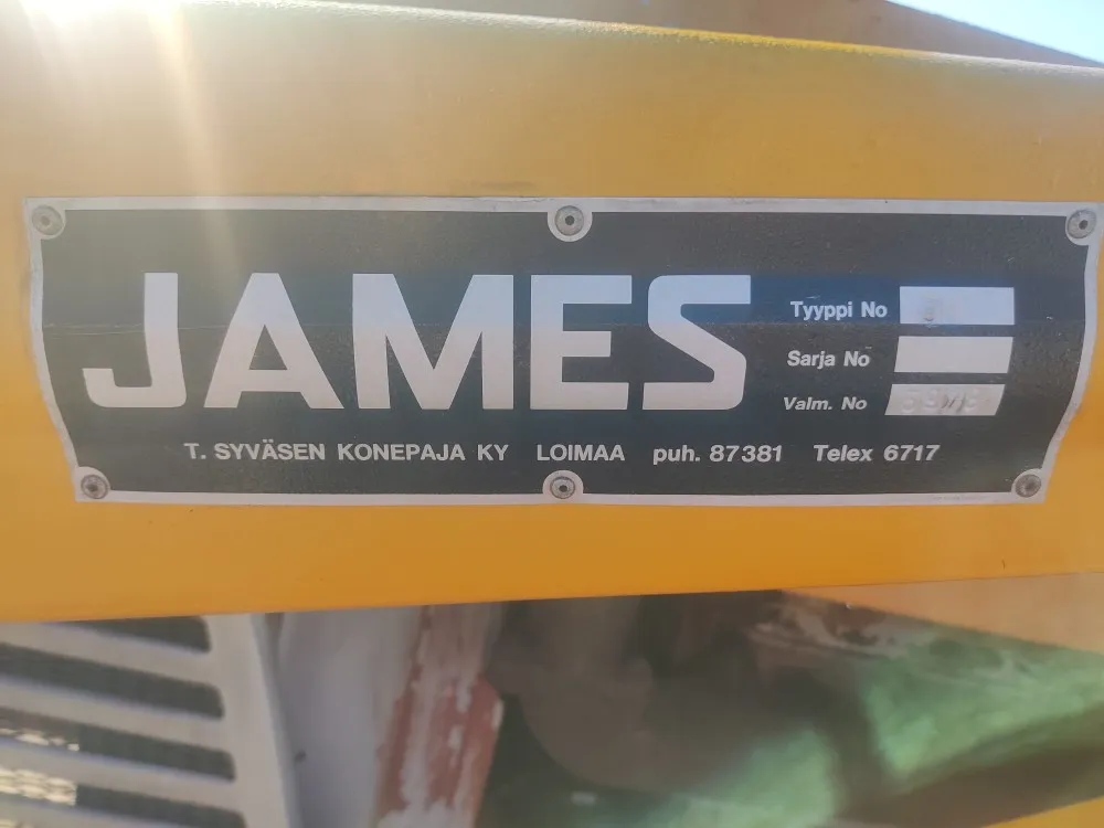 James 50 etukuormaaja / Ursus C385 sovitteilla ja sorakauhalla