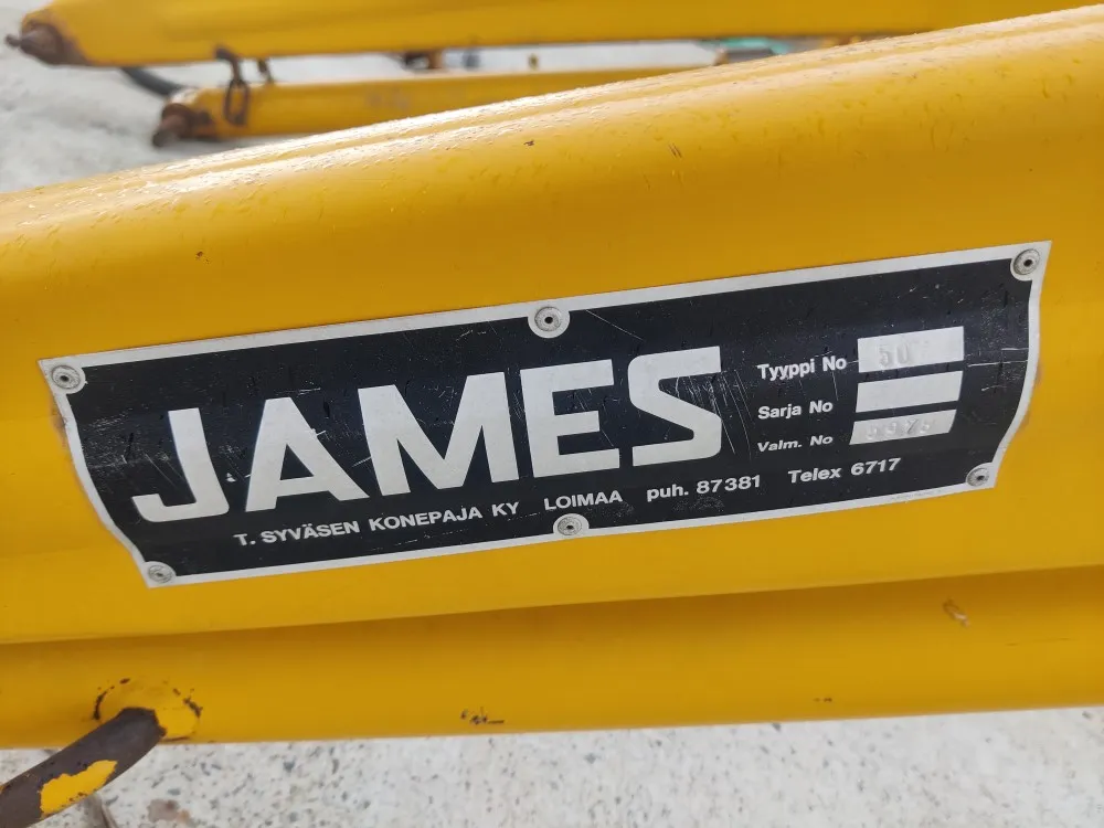 James 50 etukuormaaja / Ursus C385 sovitteilla ja sorakauhalla