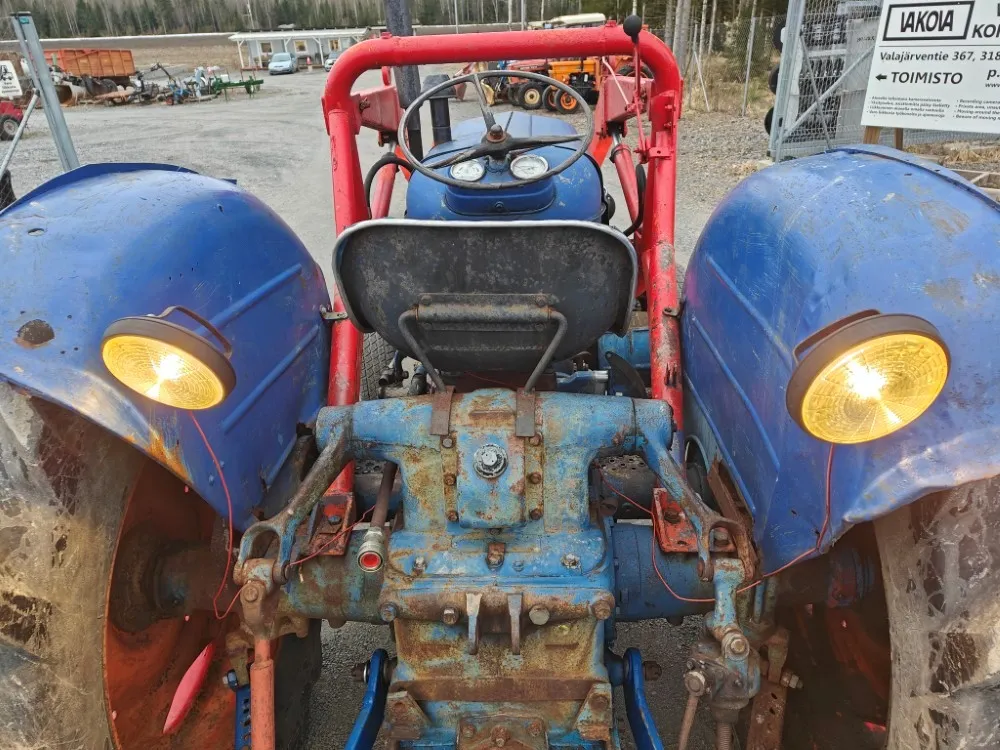 Fordson Power Major etukuormaajalla / Katso video!