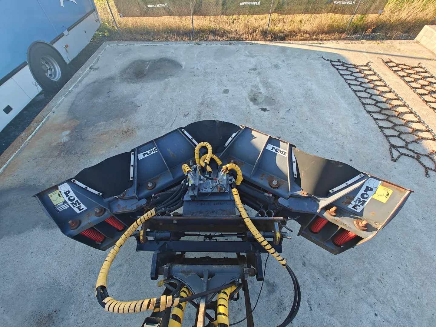 Pome U-aura 320cm / Volvo-kiinnike - verkkoterä - VIDEO