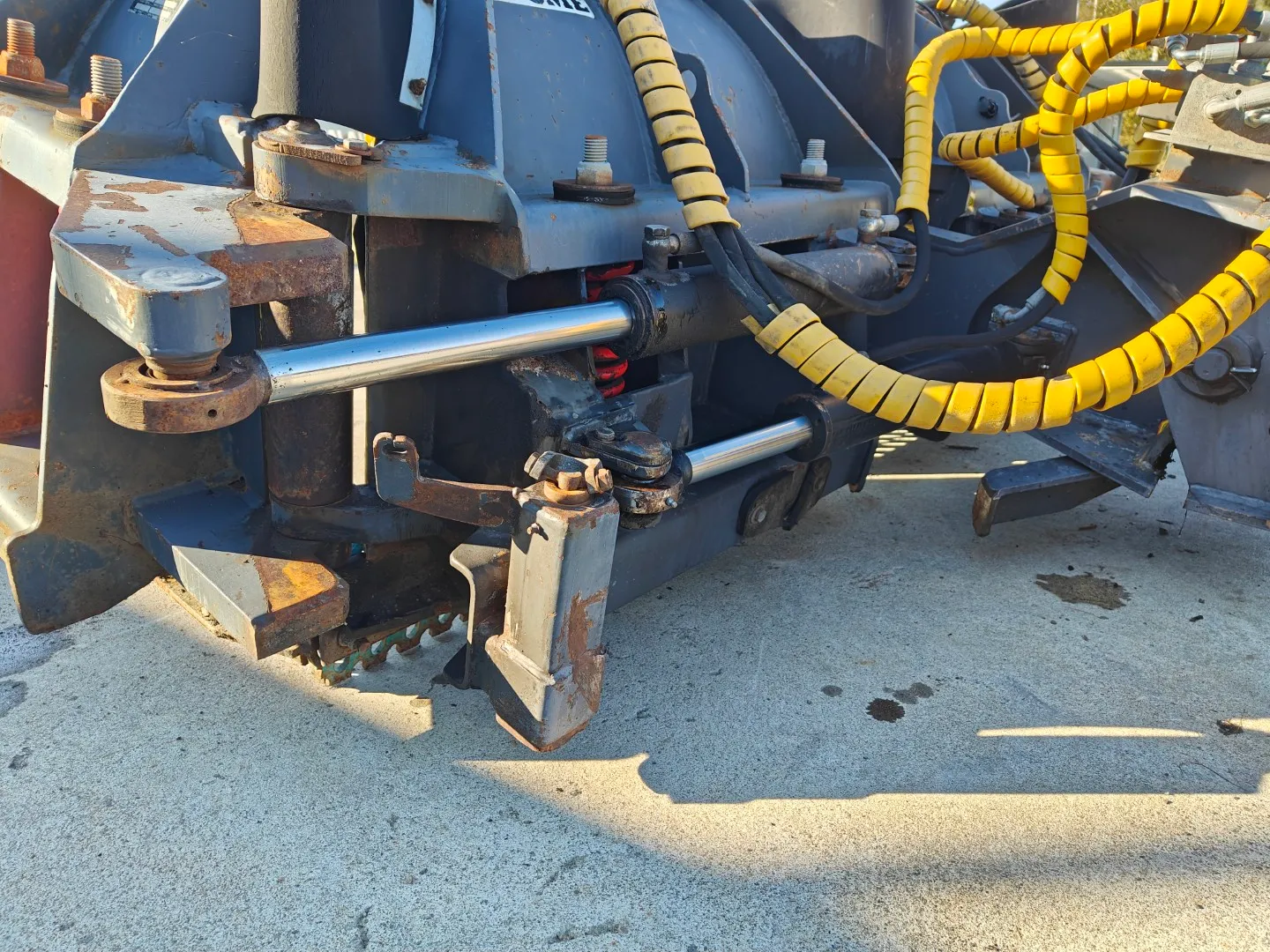 Pome U-aura 320cm / Volvo-kiinnike - verkkoterä - VIDEO