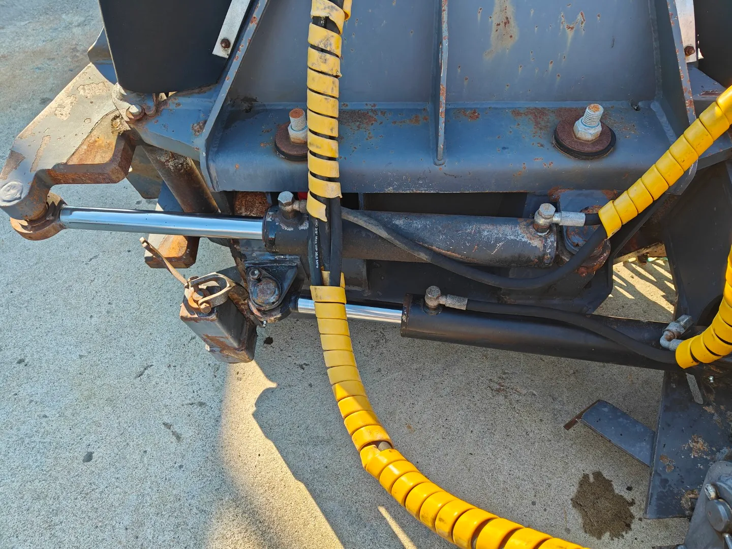 Pome U-aura 320cm / Volvo-kiinnike - verkkoterä - VIDEO