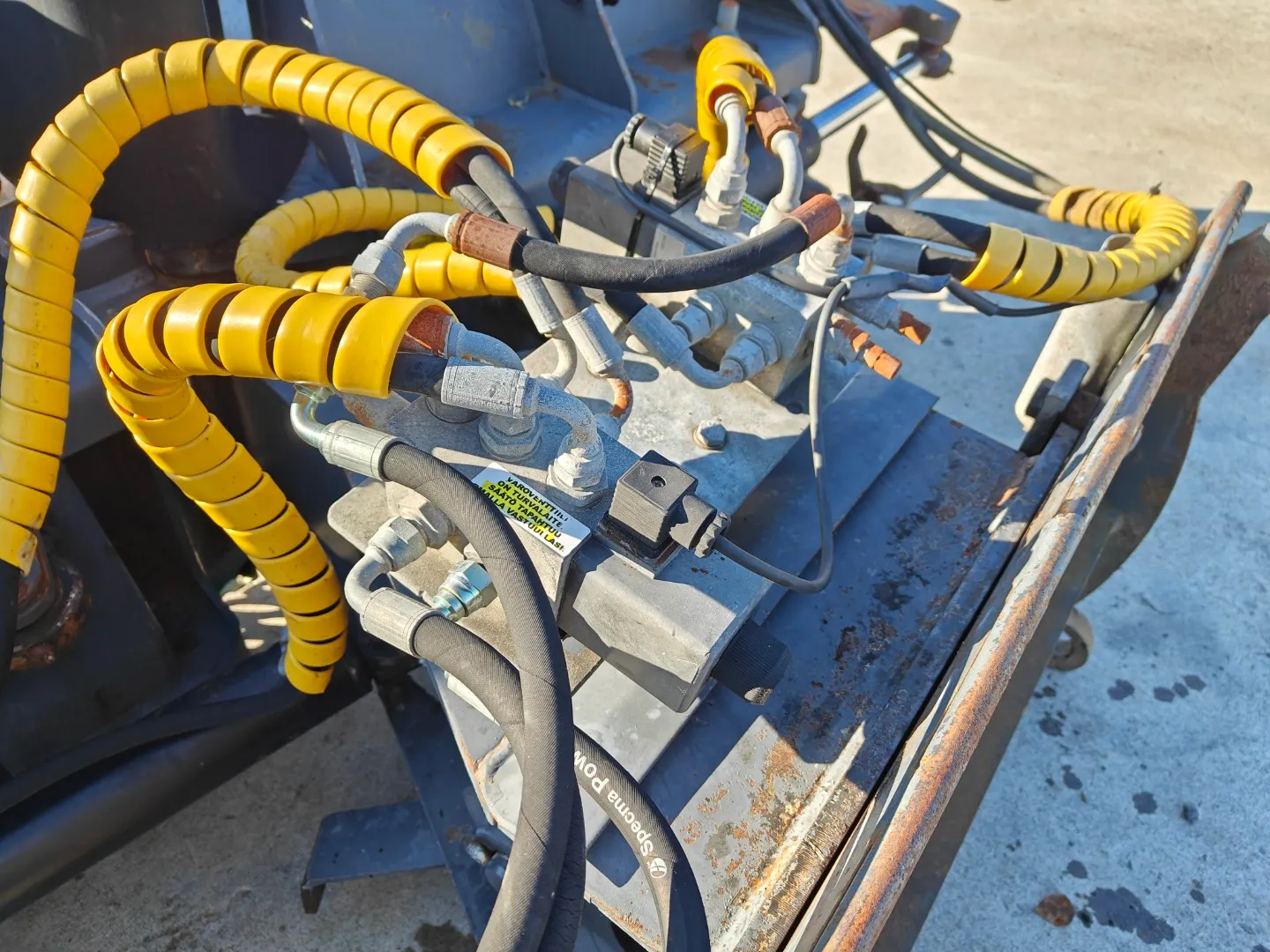 Pome U-aura 320cm / Volvo-kiinnike - verkkoterä - VIDEO