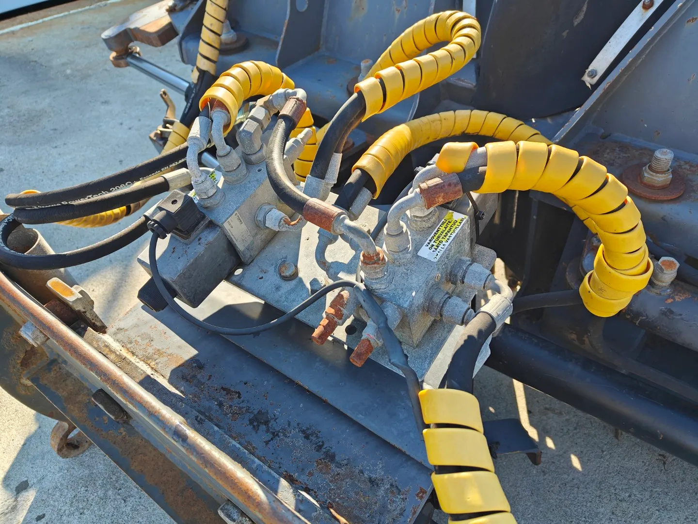 Pome U-aura 320cm / Volvo-kiinnike - verkkoterä - VIDEO