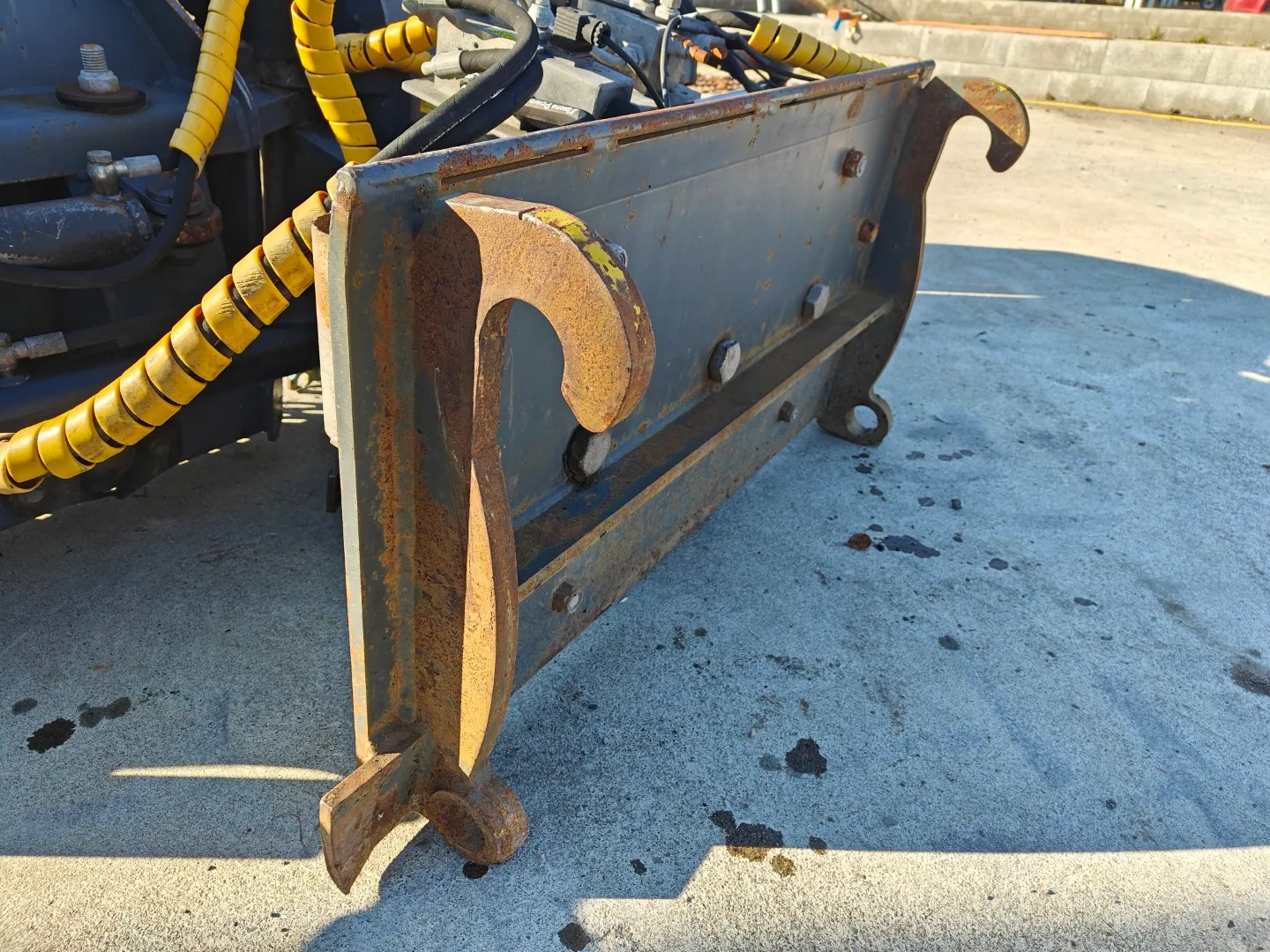 Pome U-aura 320cm / Volvo-kiinnike - verkkoterä - VIDEO