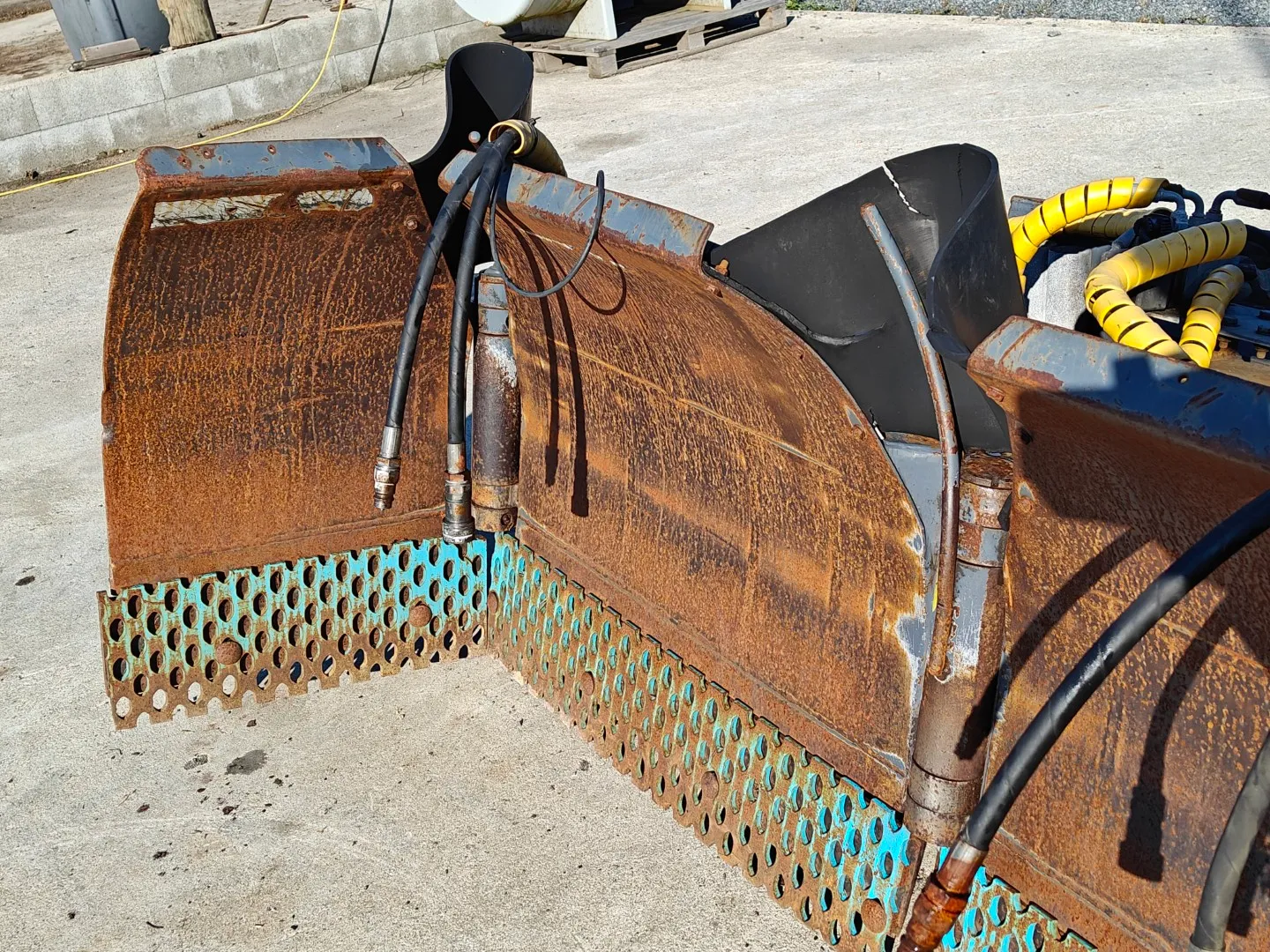 Pome U-aura 320cm / Volvo-kiinnike - verkkoterä - VIDEO