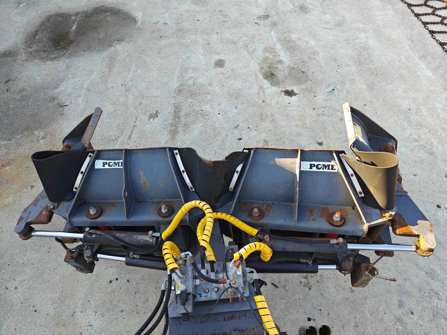 Pome U-aura 320cm / Volvo-kiinnike - verkkoterä - VIDEO