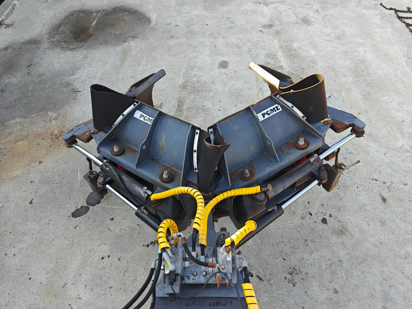 Pome U-aura 320cm / Volvo-kiinnike - verkkoterä - VIDEO