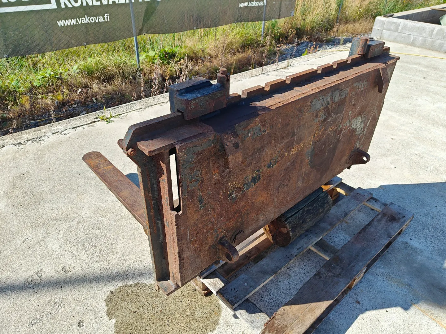 Trukkipiikit Vila kiinnikkeellä / 120cm - järeät - sivuttaissiirto