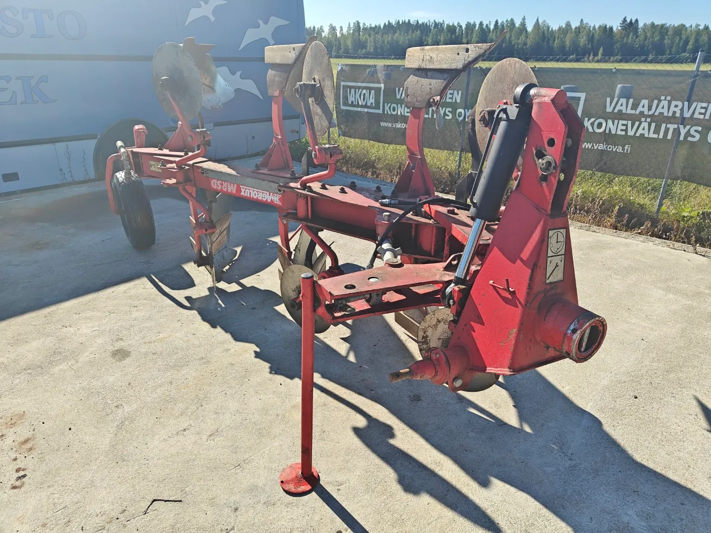 Agrolux MRSD kääntöaura / 3-siipinen kiekkoleikkurit ja esiaurat