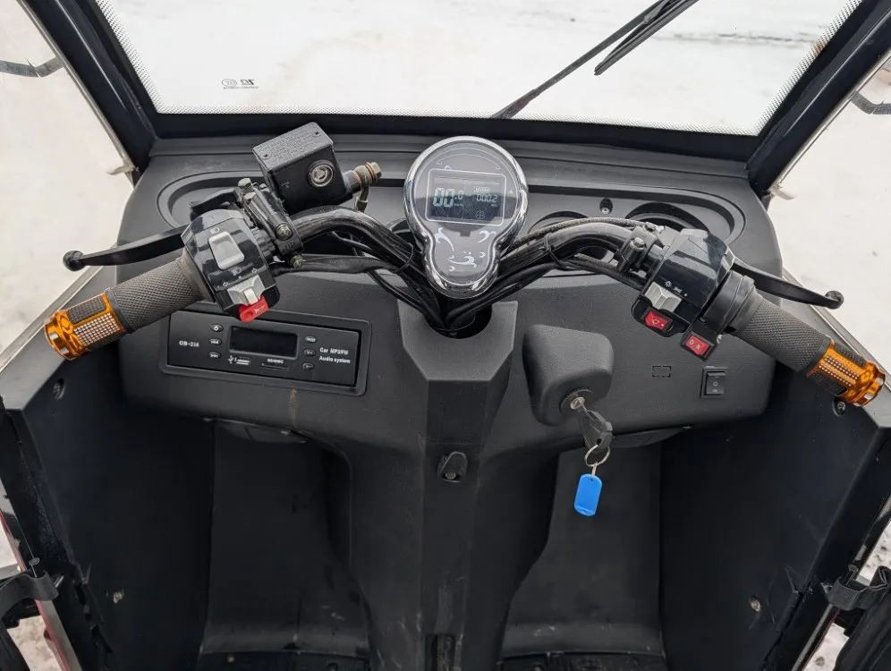 BSBil 2100S sähköajoneuvo / 3-pyöräinen - hytillinen - Katso video!