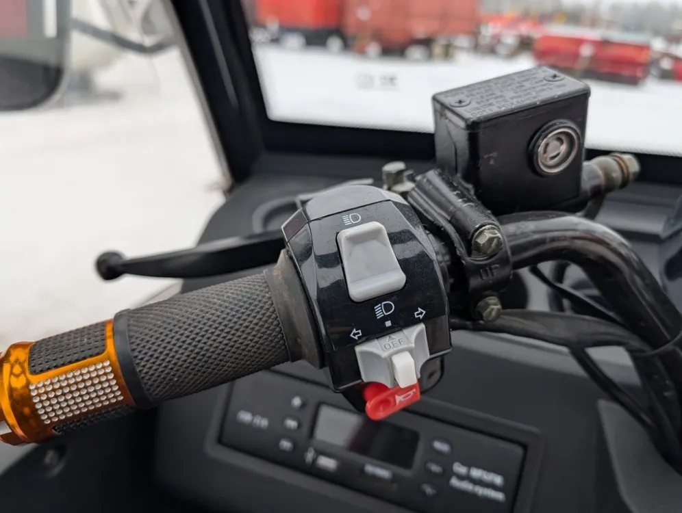 BSBil 2100S sähköajoneuvo / 3-pyöräinen - hytillinen - Katso video!