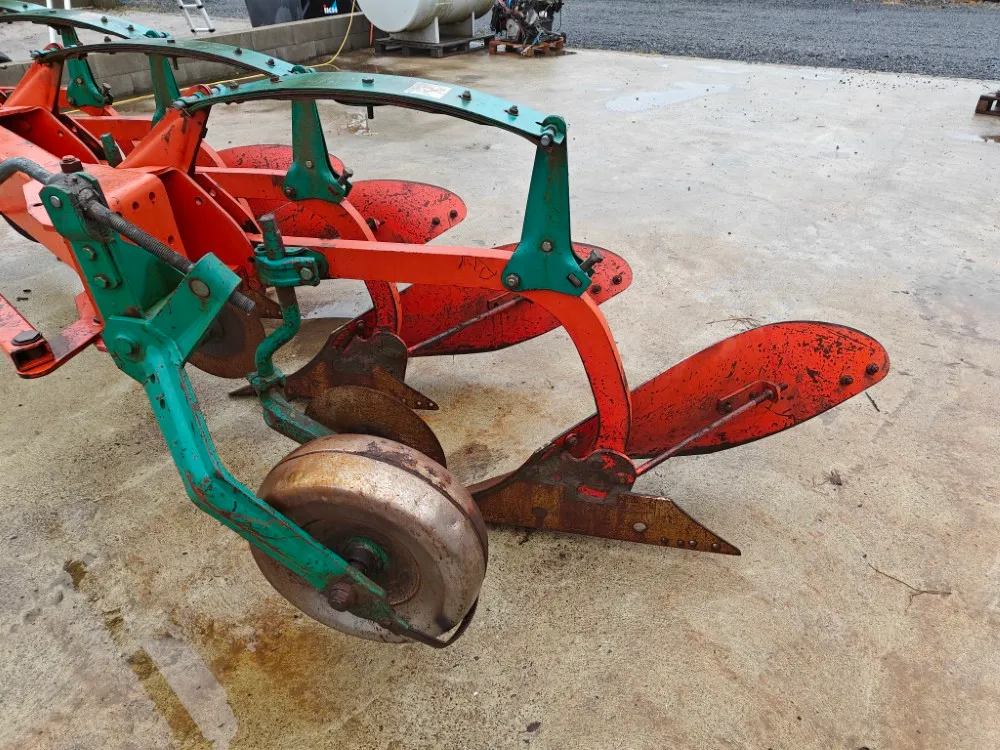 Kverneland AB85 / 4-siipinen sarka-aura