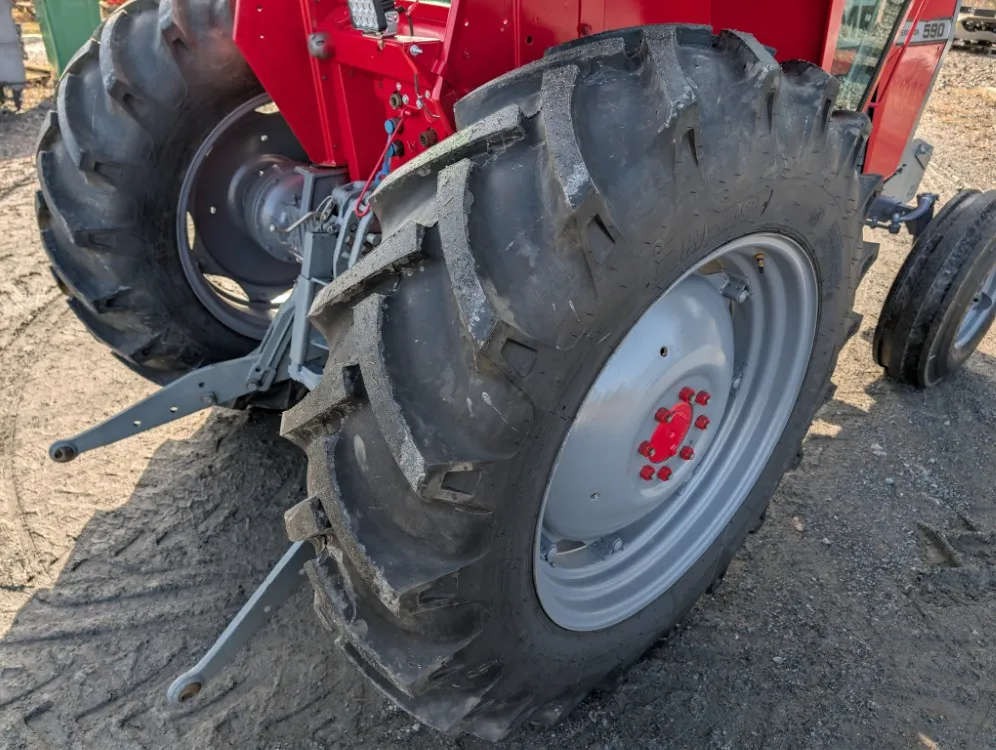 Massey Ferguson 590 traktori / Uudet renkaat, siisti kone, katso video!