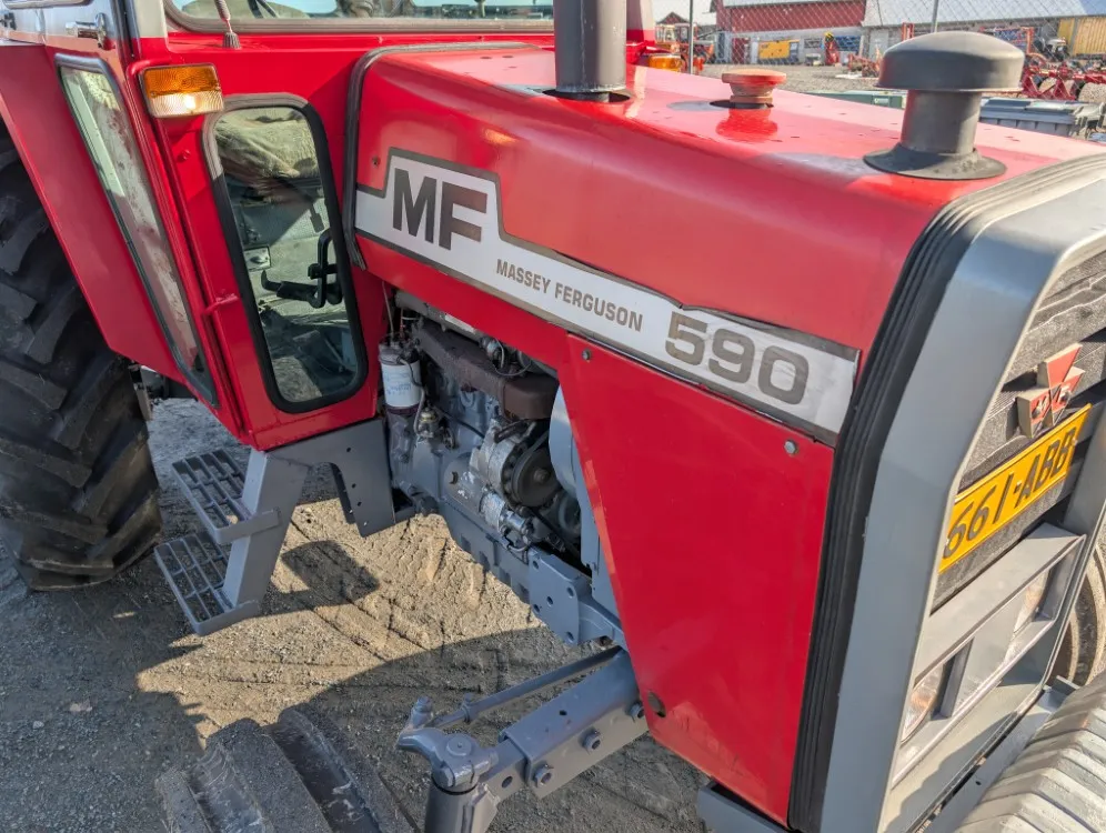 Massey Ferguson 590 traktori / Uudet renkaat, siisti kone, katso video!