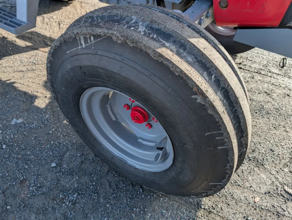 Massey Ferguson 590 traktori / Uudet renkaat, siisti kone, katso video!