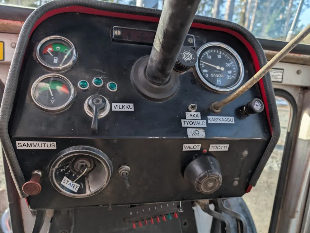 Massey Ferguson 590 traktori / Uudet renkaat, siisti kone, katso video!