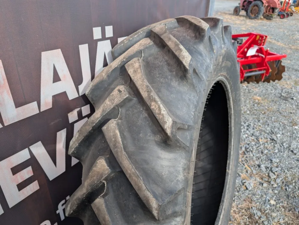 Alliance renkaat 16.9x38 traktoriin / sisärenkailla - 12PR - hyväkuntoiset