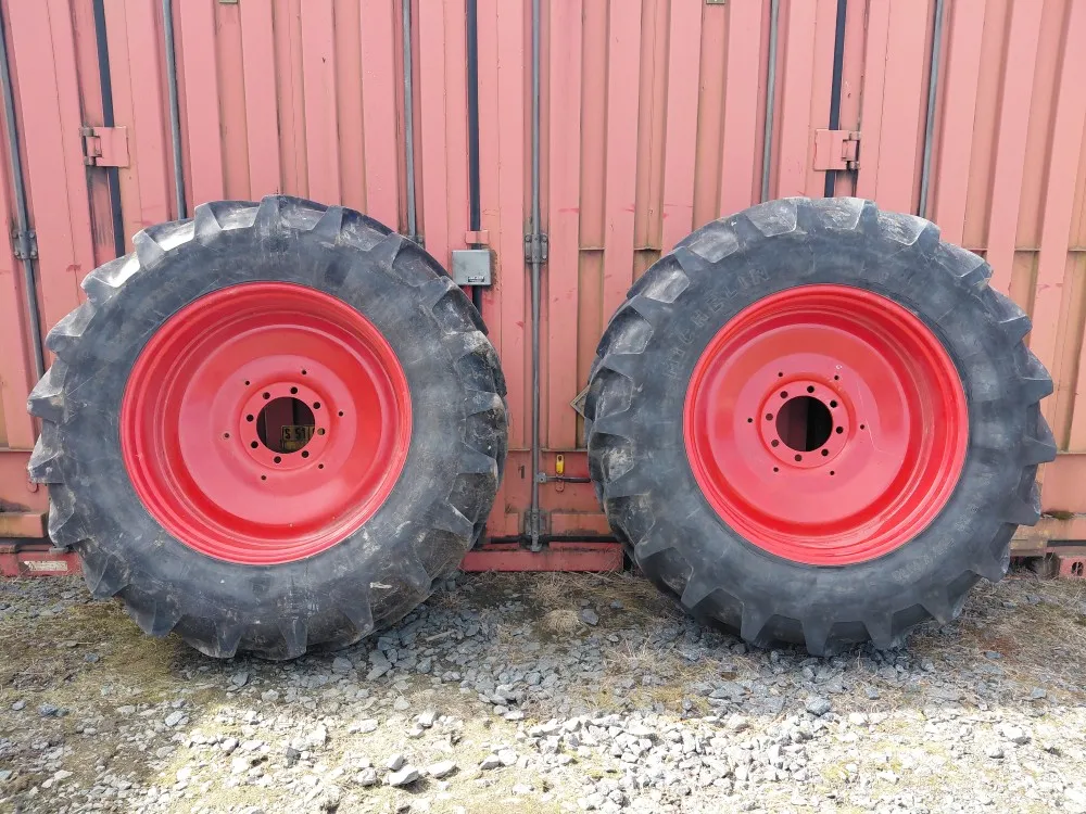 Fendt renkaat 18.4R38 vanteilla /