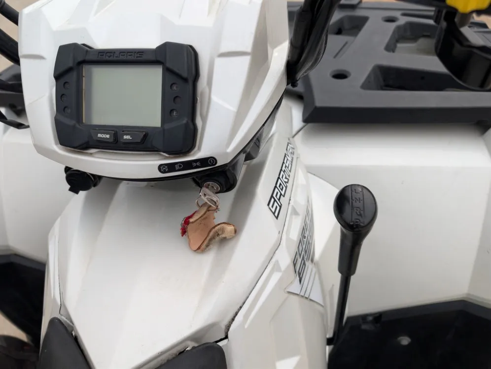Polaris Sportsman Forest 850 / Arvonlisäverollinen mönkijä / Katso video!
