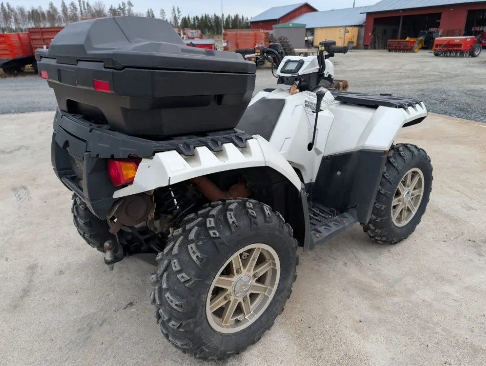 Polaris Sportsman Forest 850 / Arvonlisäverollinen mönkijä / Katso video!
