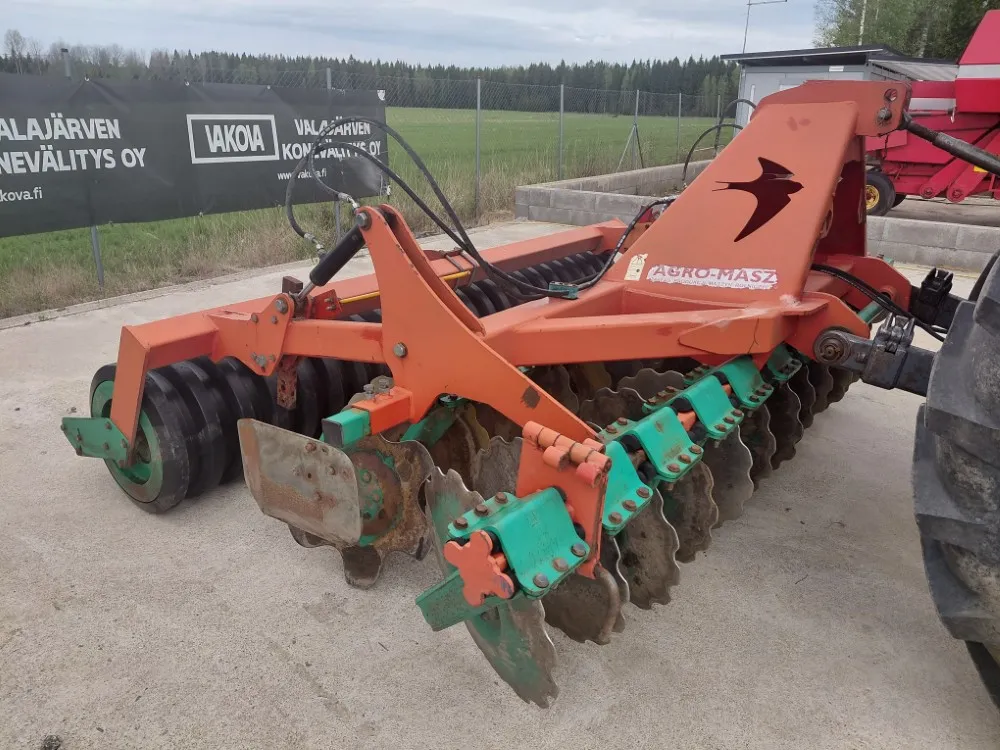 Agro Masz BT30 lautasmuokkain / hydraulisella kumipakkerilla, katso video!