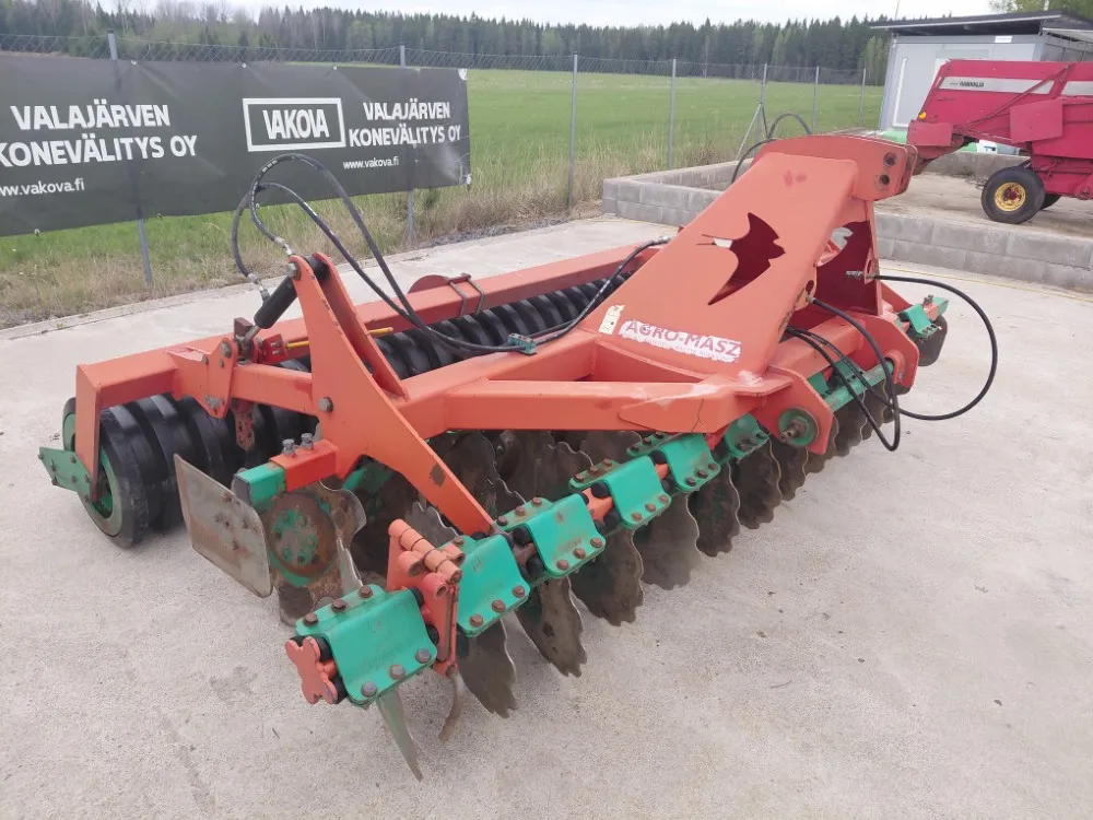 Agro Masz BT30 lautasmuokkain / hydraulisella kumipakkerilla, katso video!
